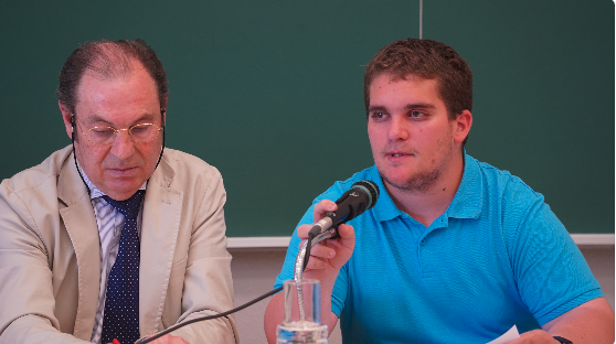 Alberto hablando