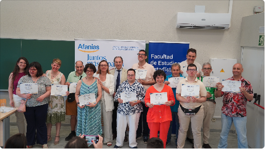alumnos con diplomas