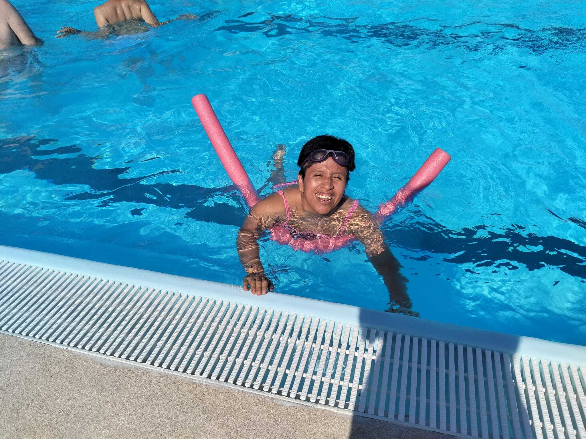 Paola en la piscina
