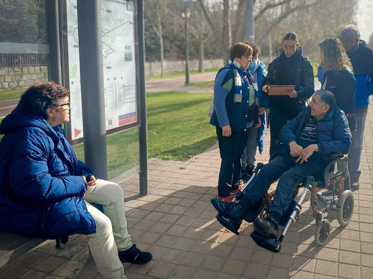 La evaluación empieza en la parada de bus